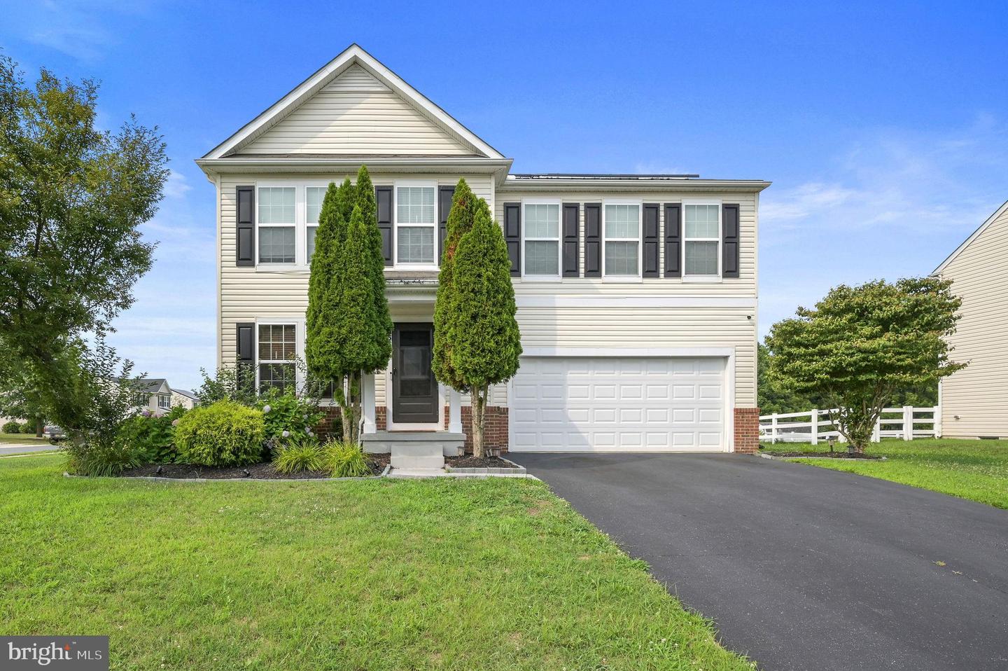 222 EASTMOOR CIR