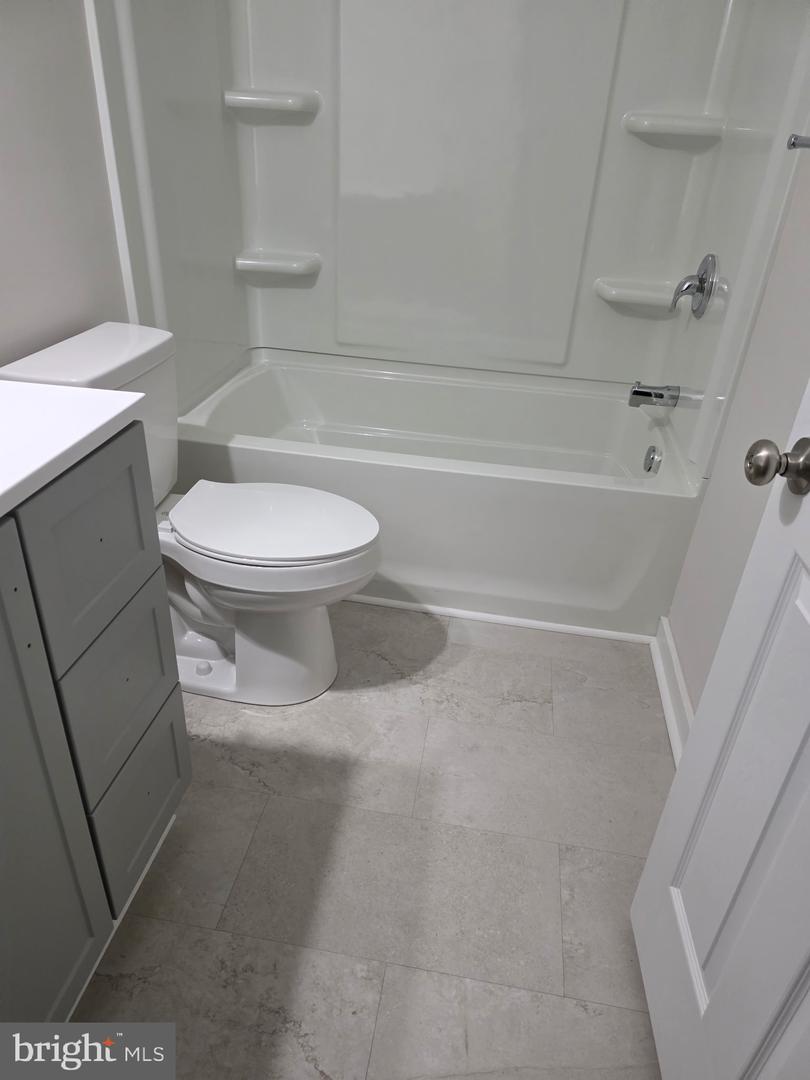 121 W Mount Vernon St Property Photo 18