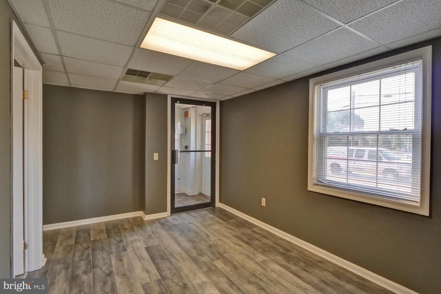 371 W North St #unit B Property Photo 4