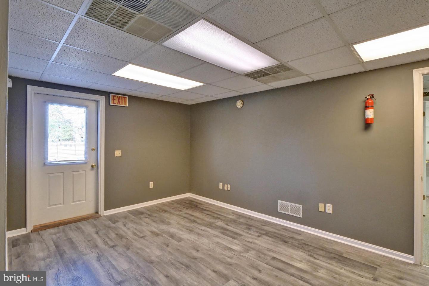 371 W North St #unit B Property Photo 9