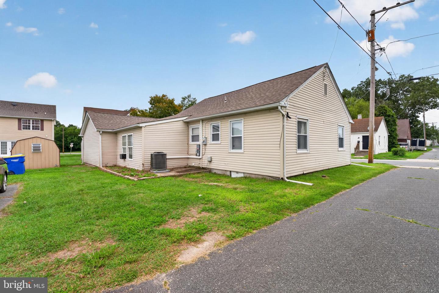 1 E Milby St Property Photo 4