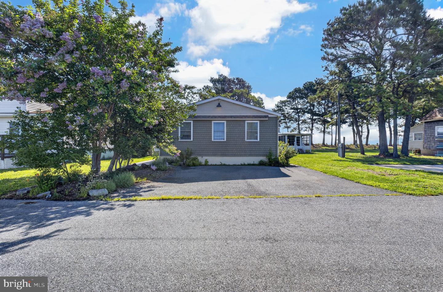 104 N Bay Dr Property Photo 3