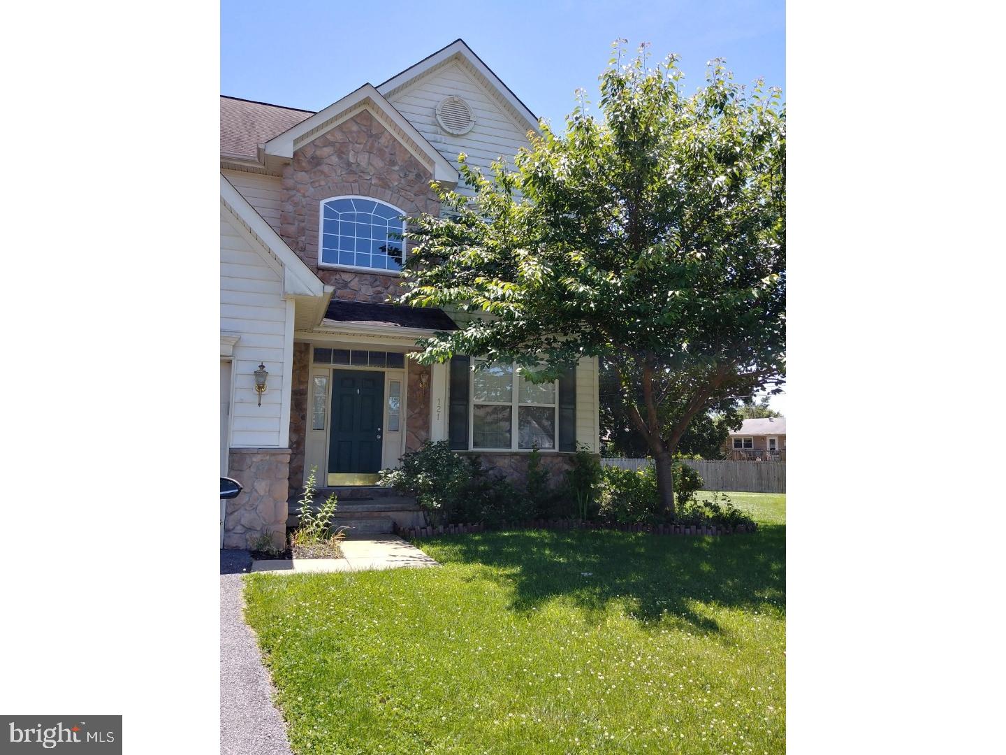 121 GREENS BRANCH LN Property Photo 1