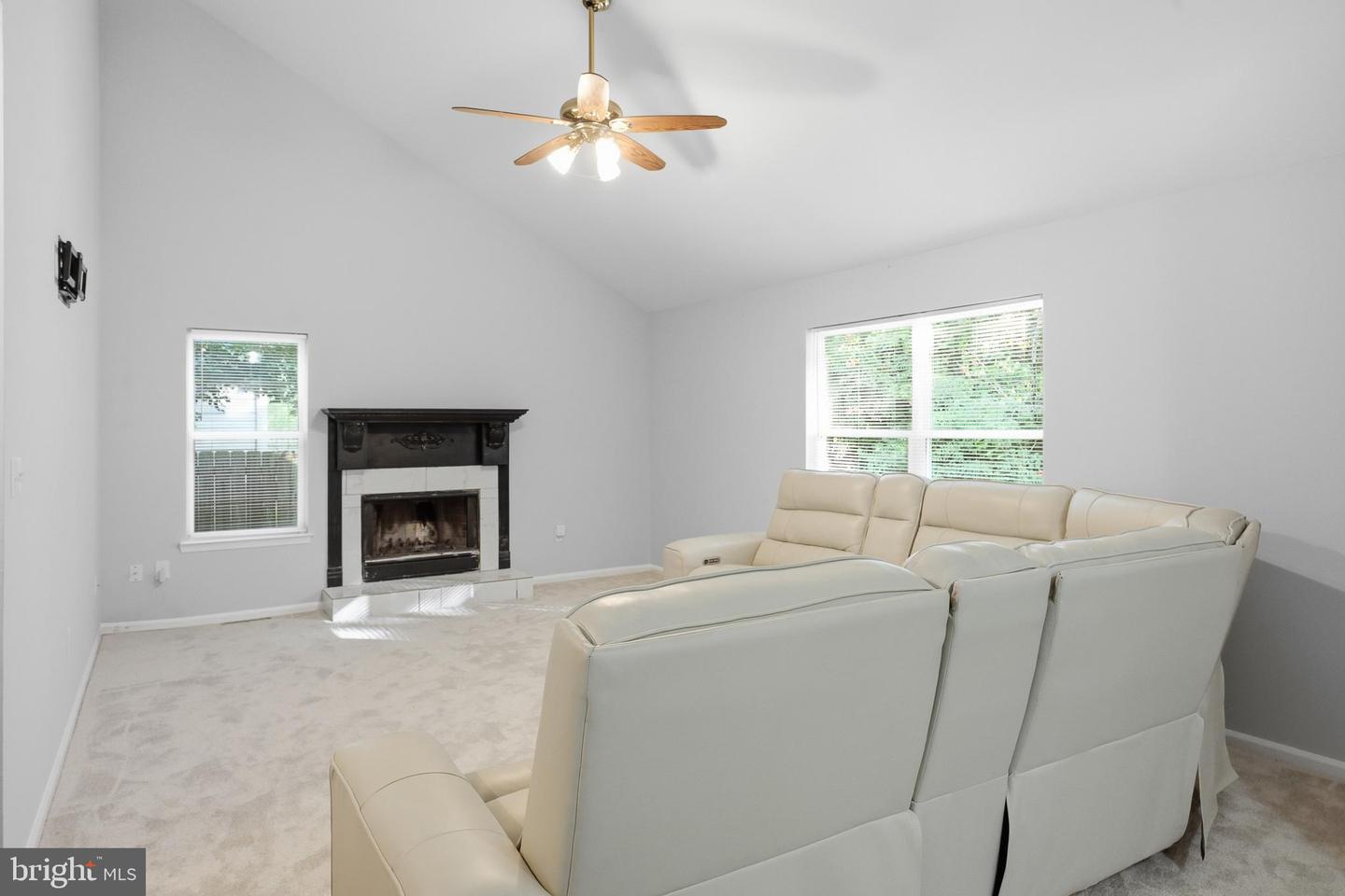 214 Northdown Dr Property Photo 6
