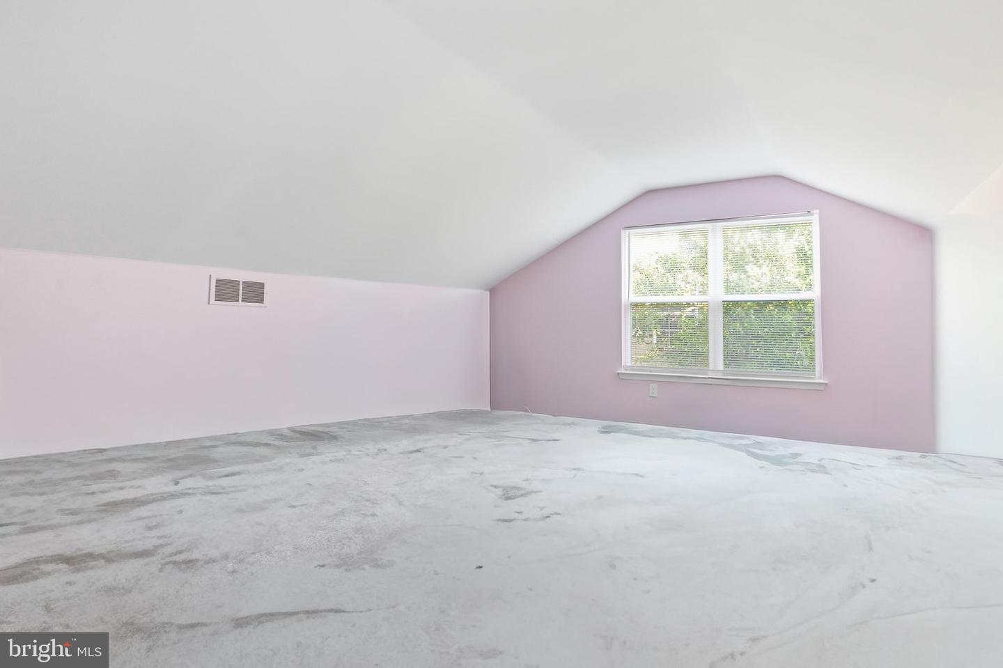 214 Northdown Dr Property Photo 9