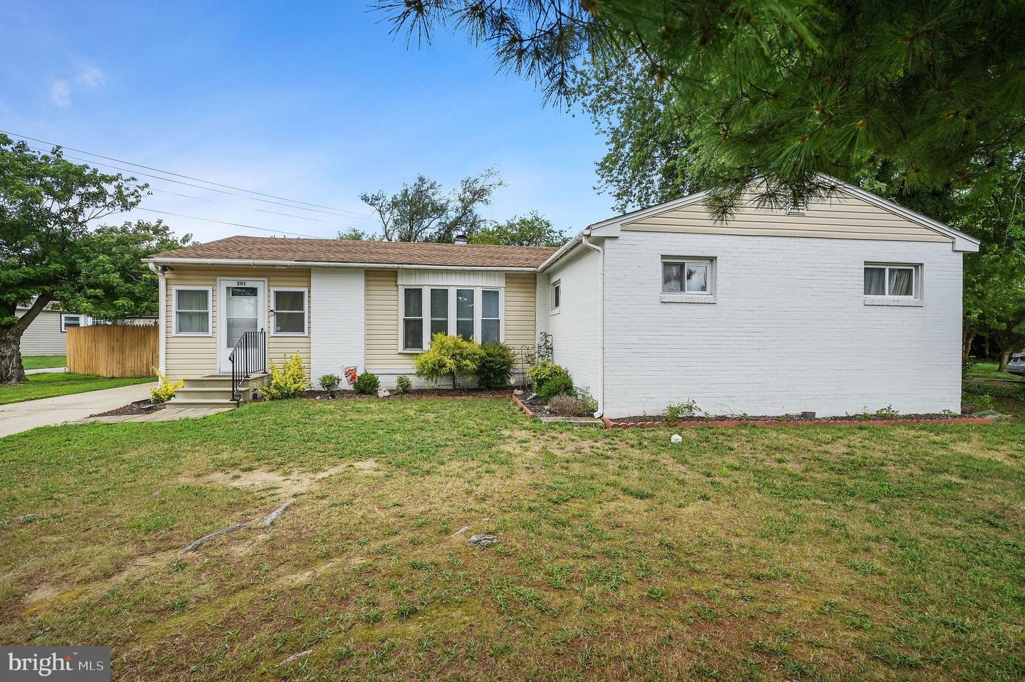 201 Gunning Bedford Dr Property Photo 1