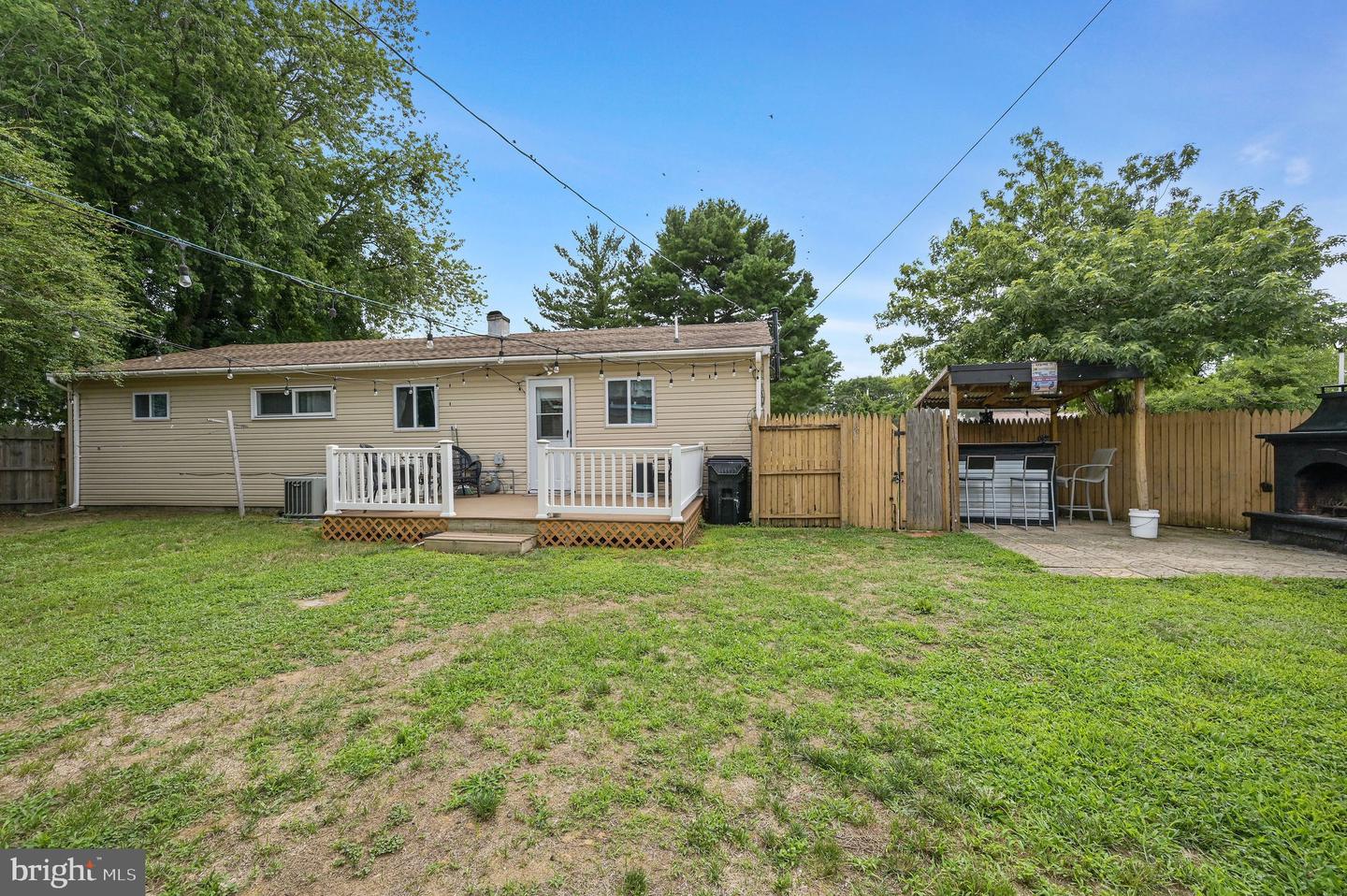 201 Gunning Bedford Dr Property Photo 3