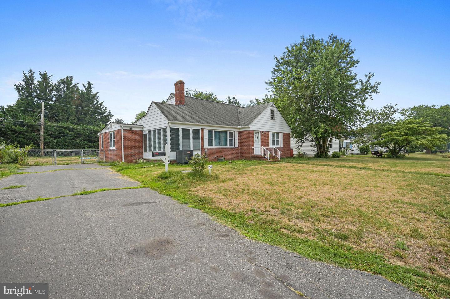 766 S Halsey Rd Property Photo 1