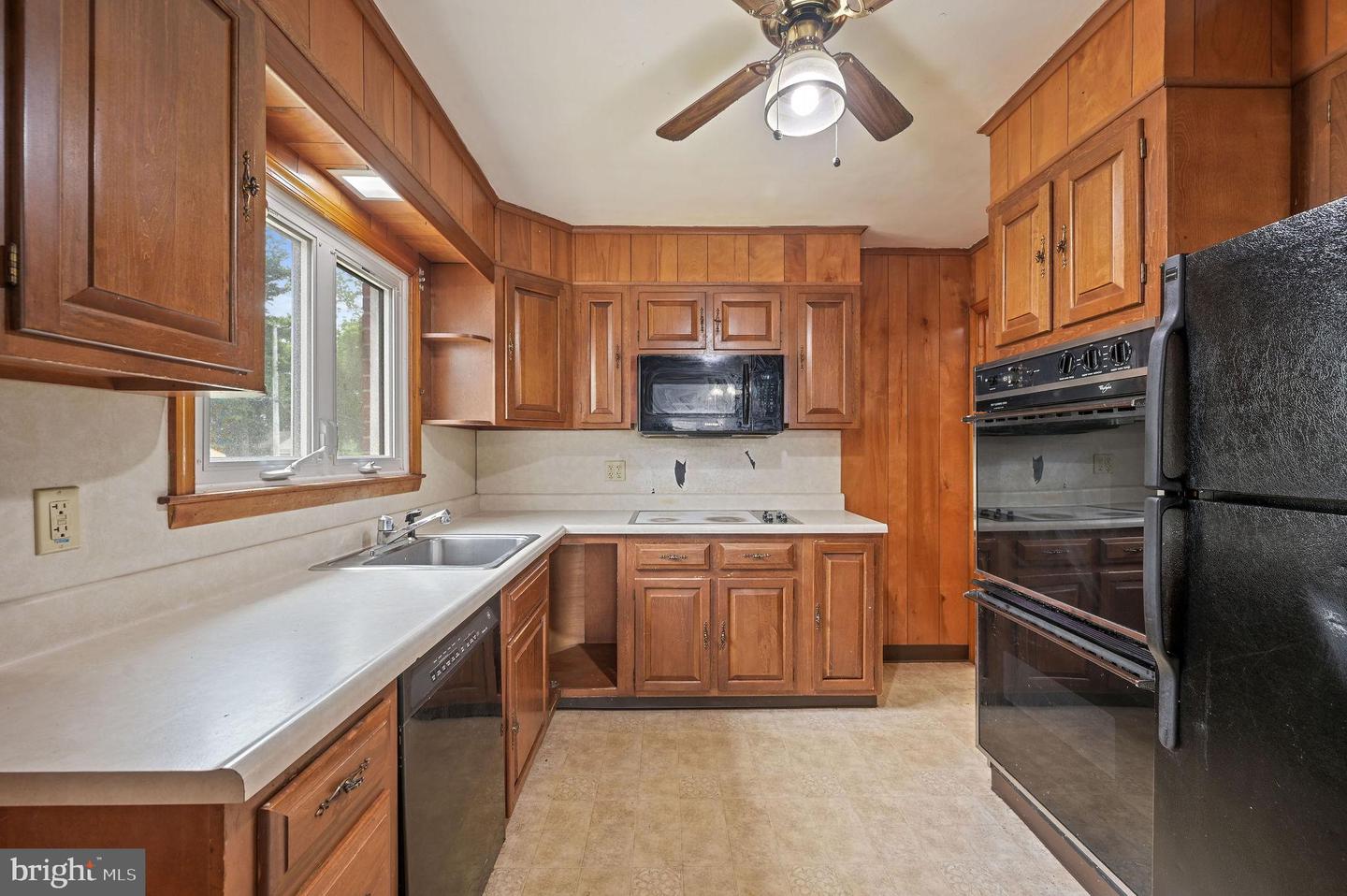 766 S Halsey Rd Property Photo 15