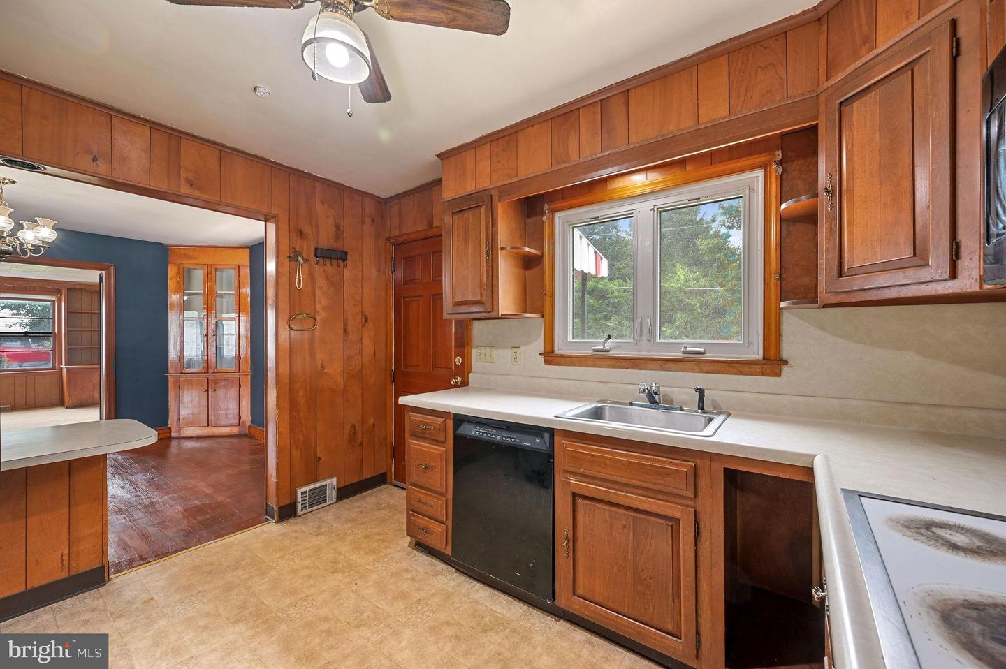 766 S Halsey Rd Property Photo 16