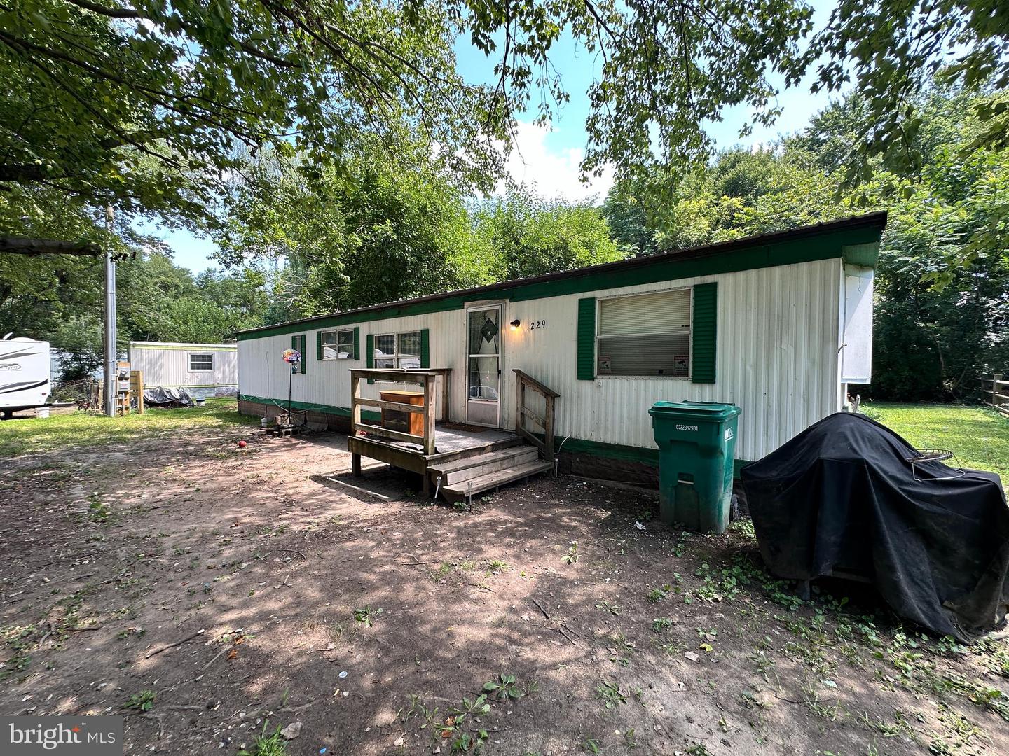 229 LAMBERT DR Property Photo 1