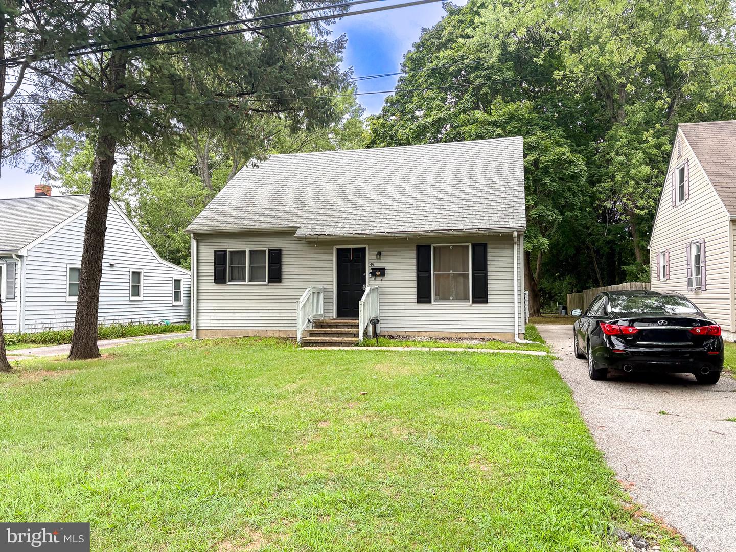 49 N Halsey Rd Property Photo 1