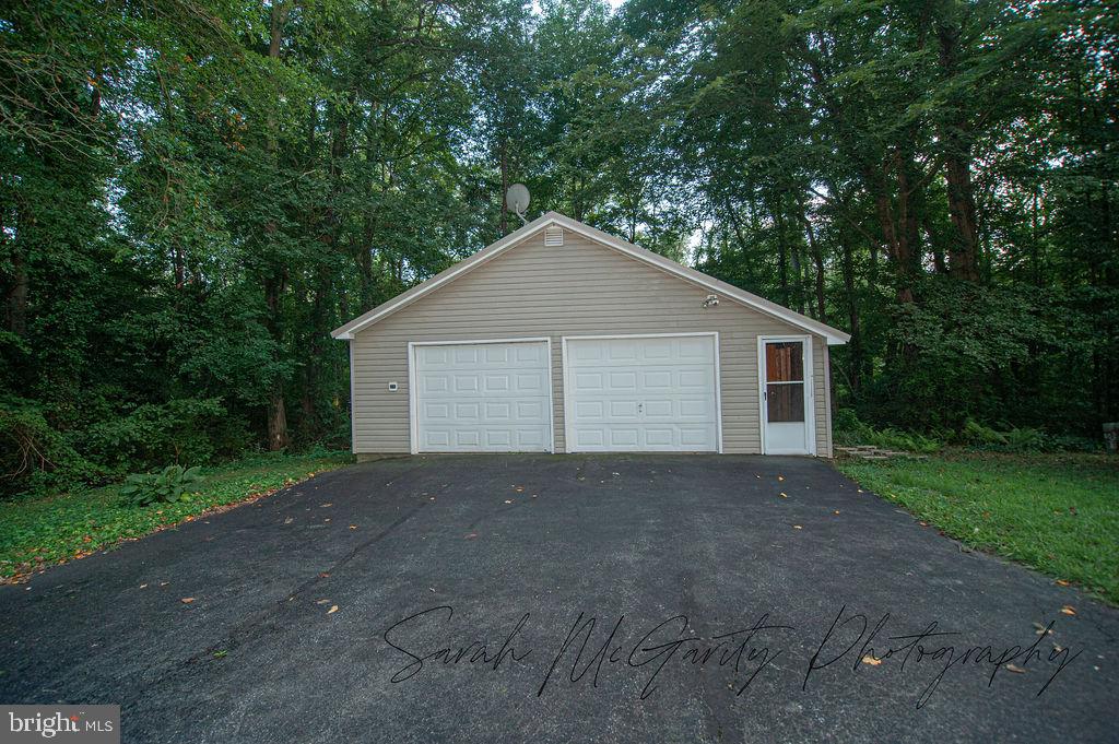910 Sharon Hill Rd Property Photo 3