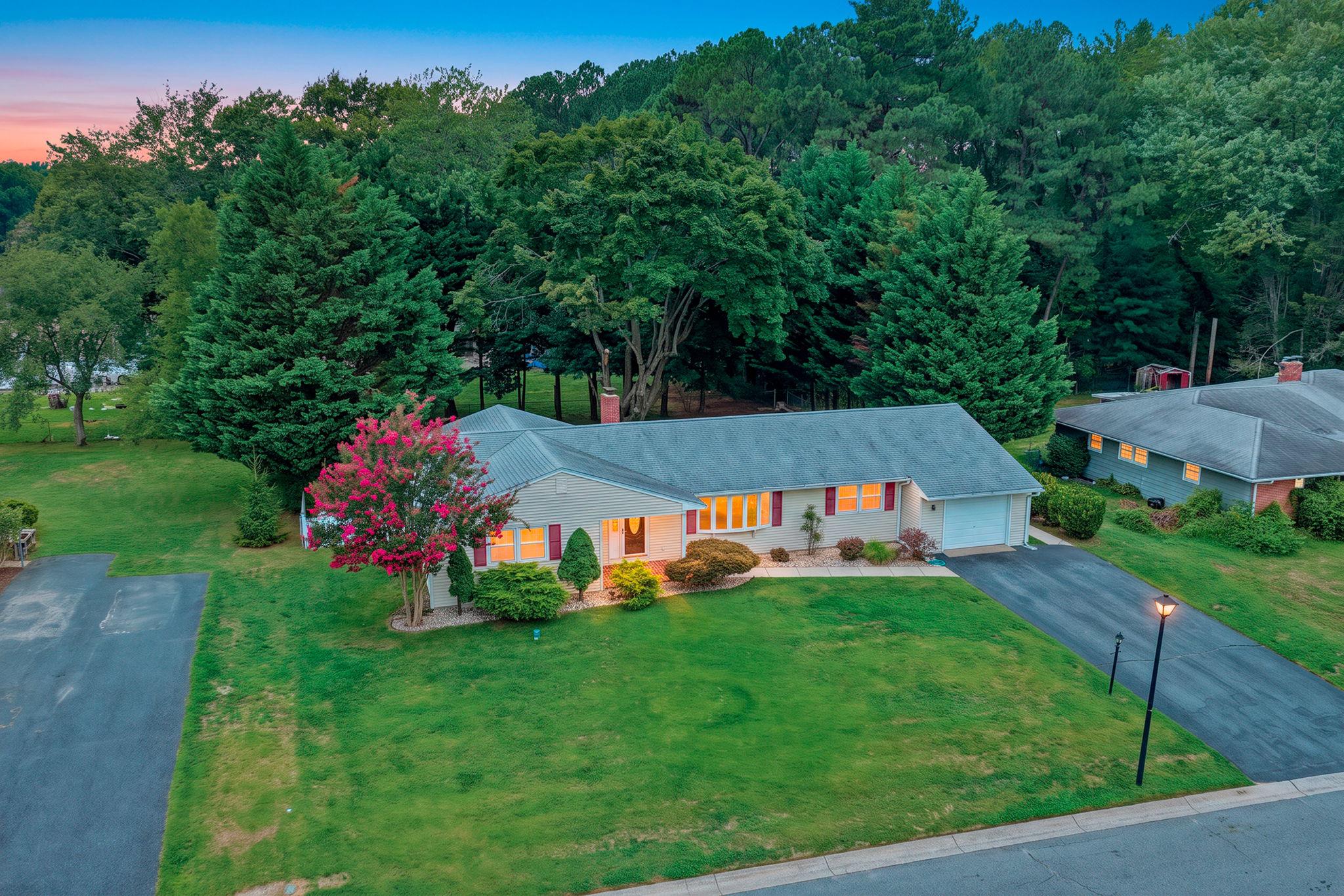 90 Greenview Dr Property Photo 1