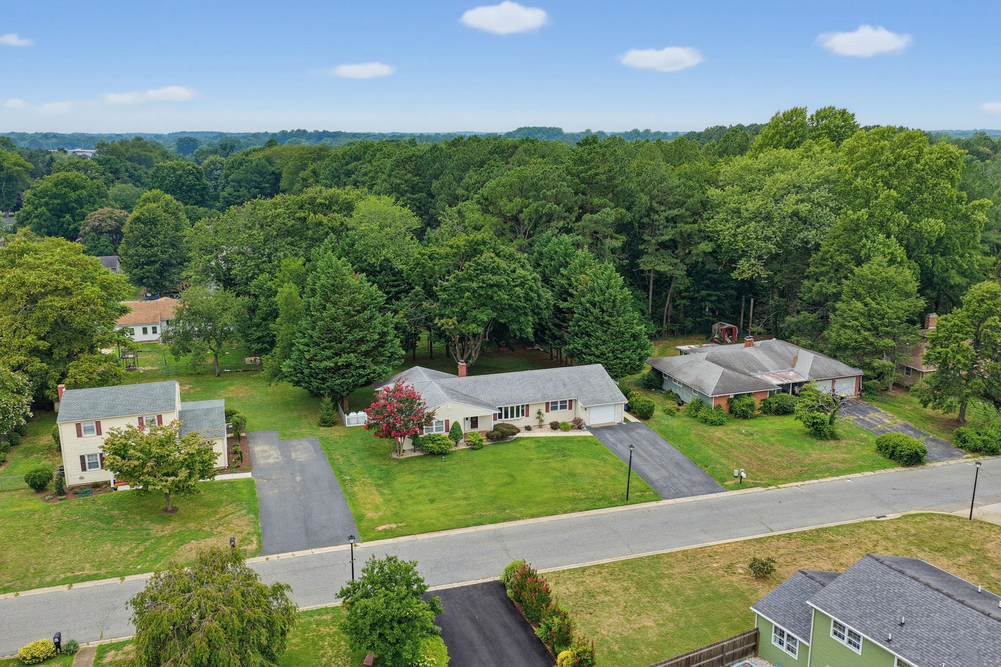 90 Greenview Dr Property Photo 4