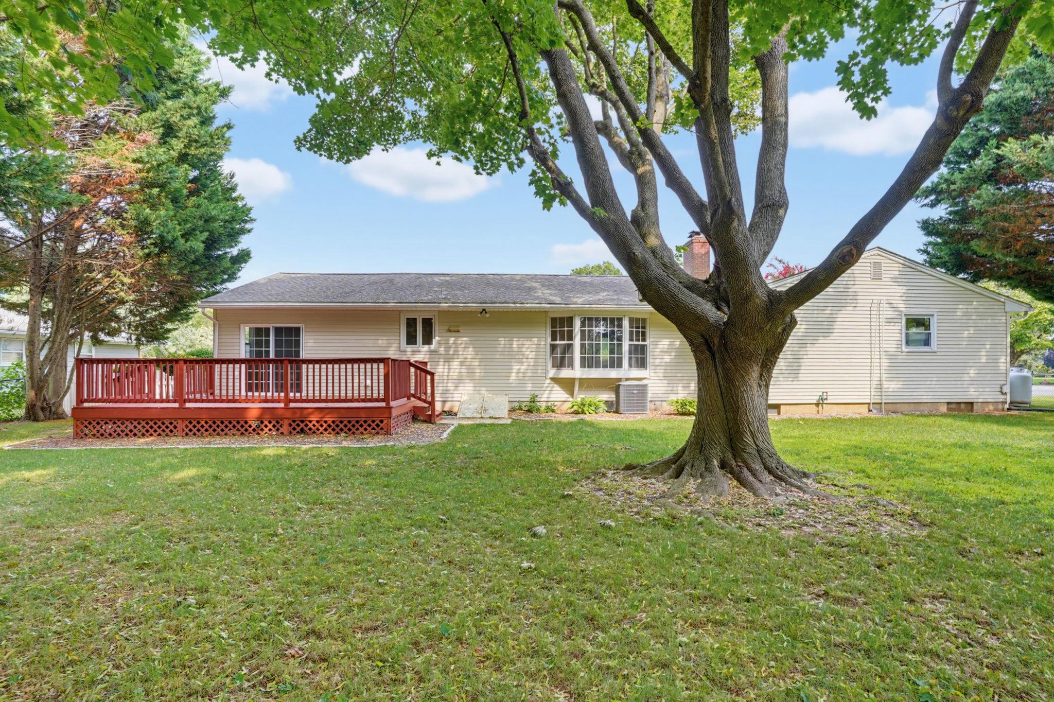 90 Greenview Dr Property Photo 5