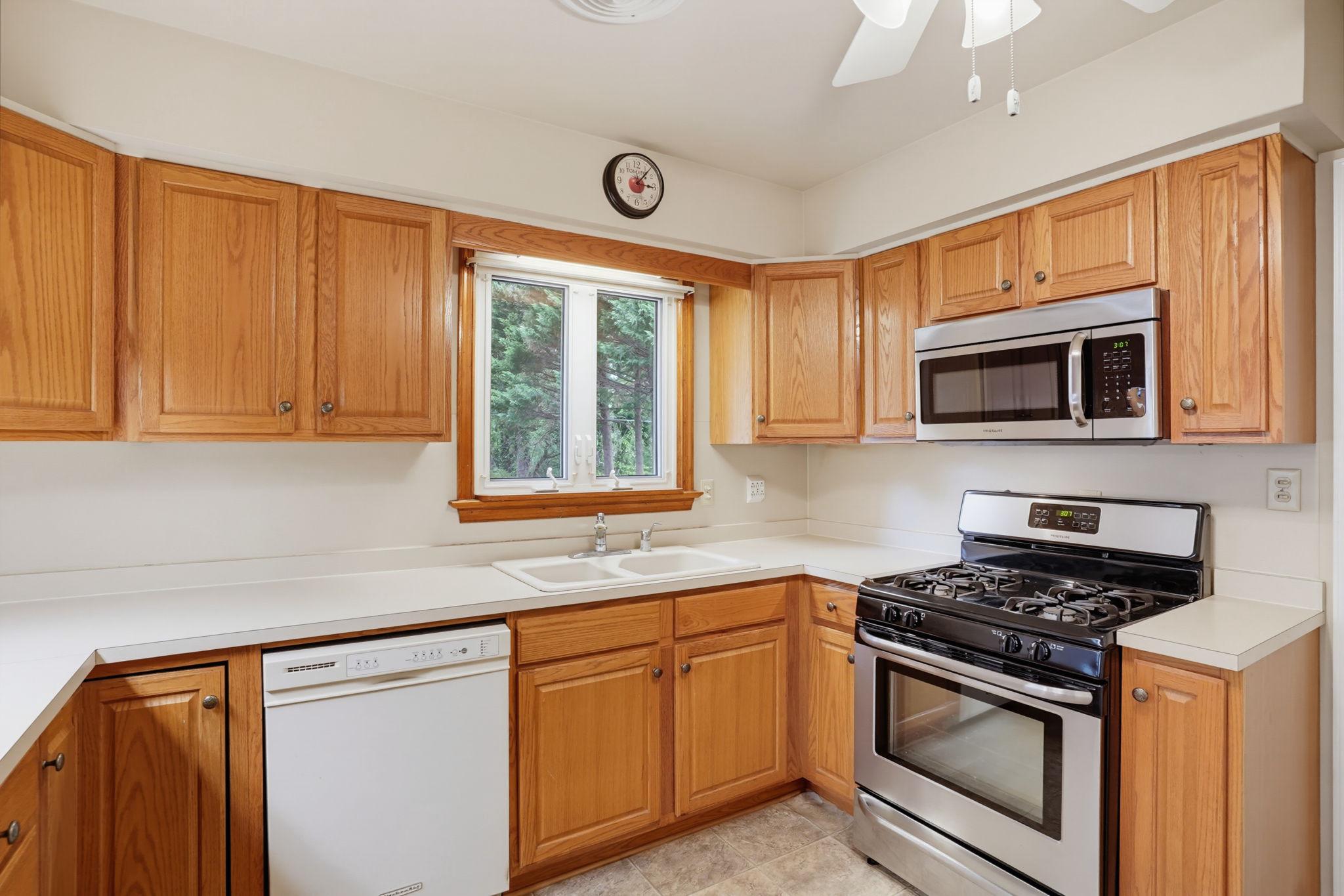 90 Greenview Dr Property Photo 23