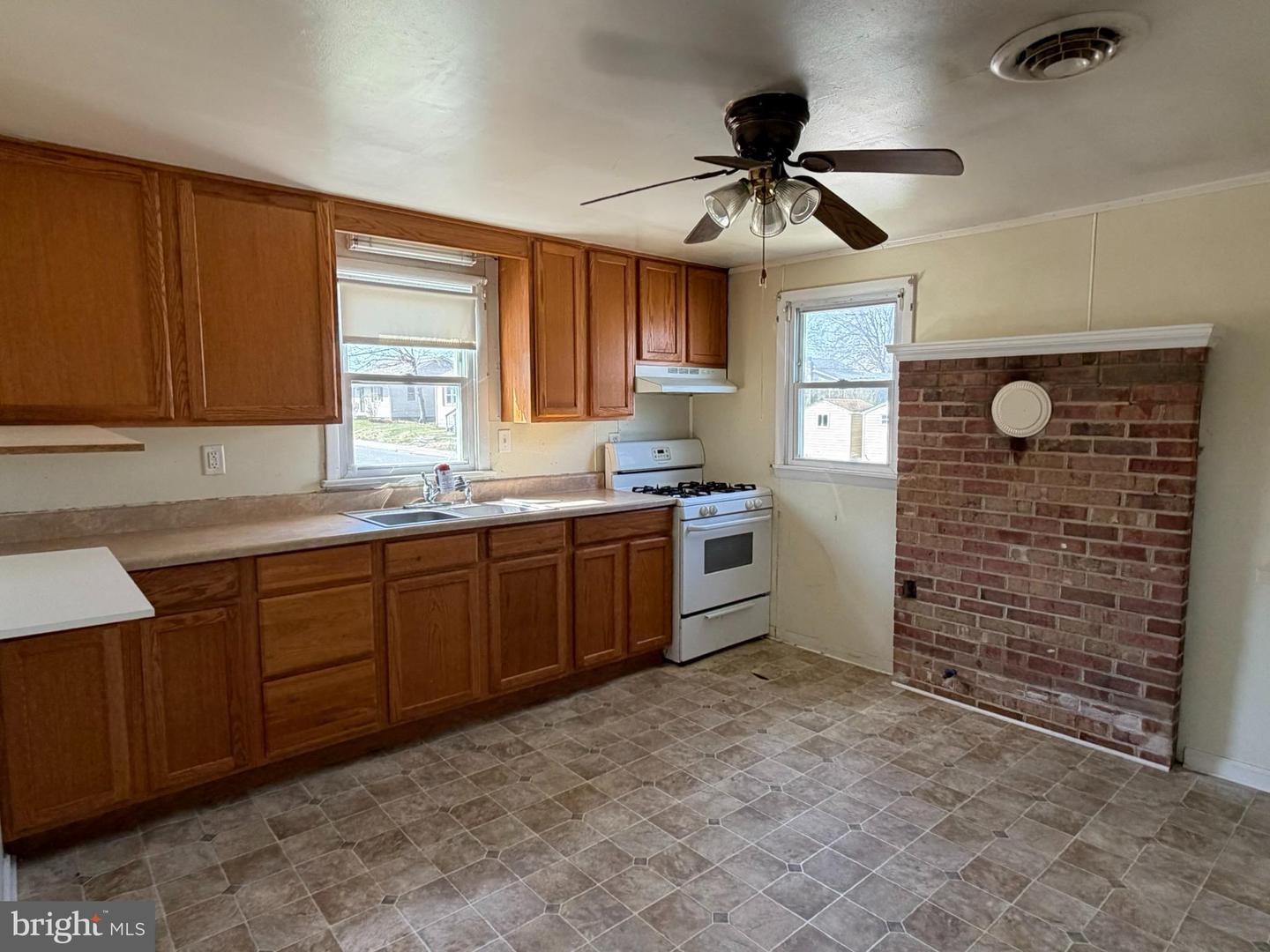 101 Hillside Ave Property Photo 5