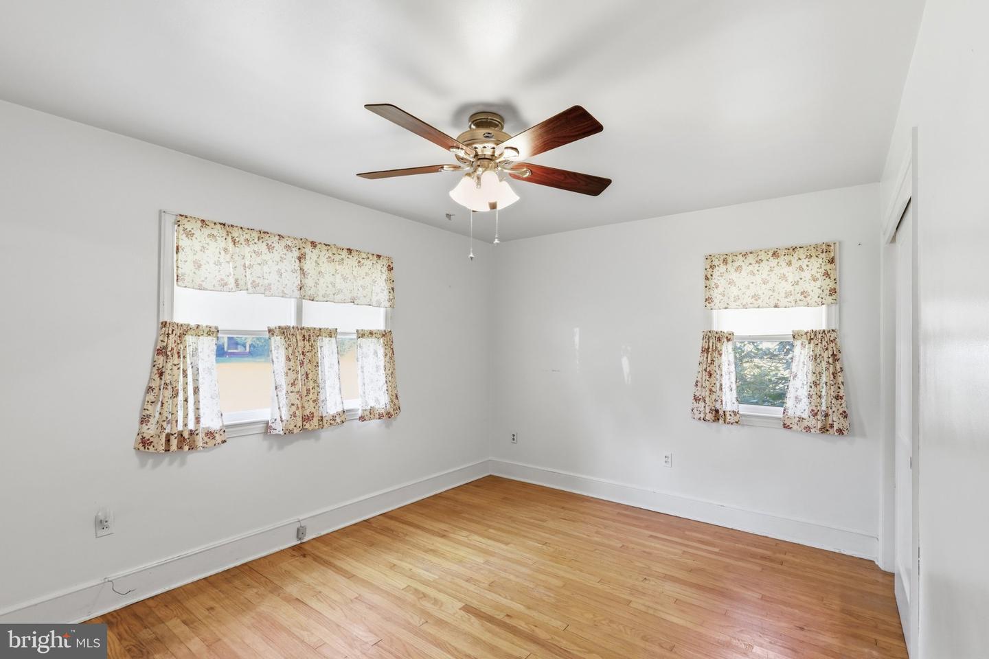 818 E Division St Property Photo 16