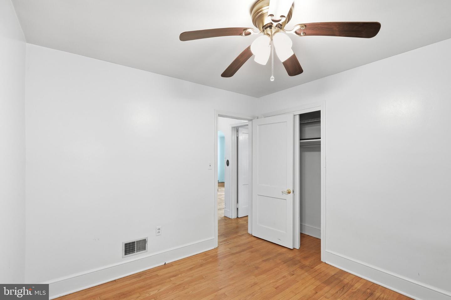 818 E Division St Property Photo 18