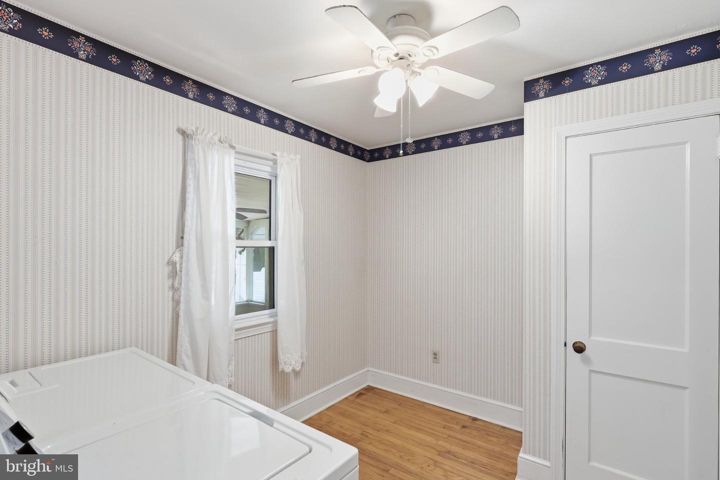 818 E Division St Property Photo 22