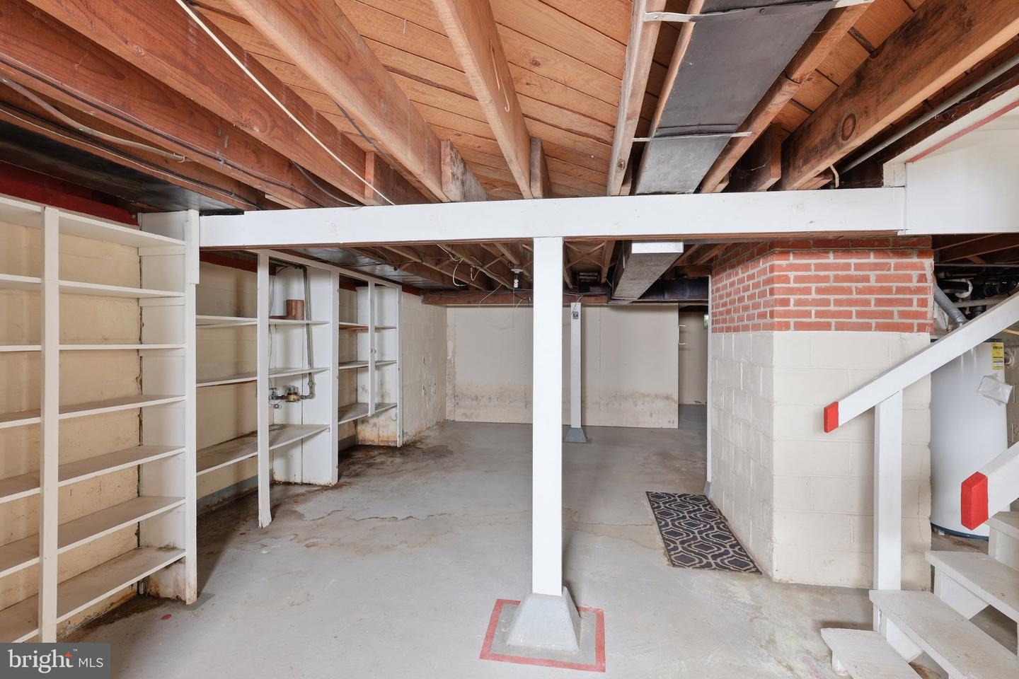 818 E Division St Property Photo 26