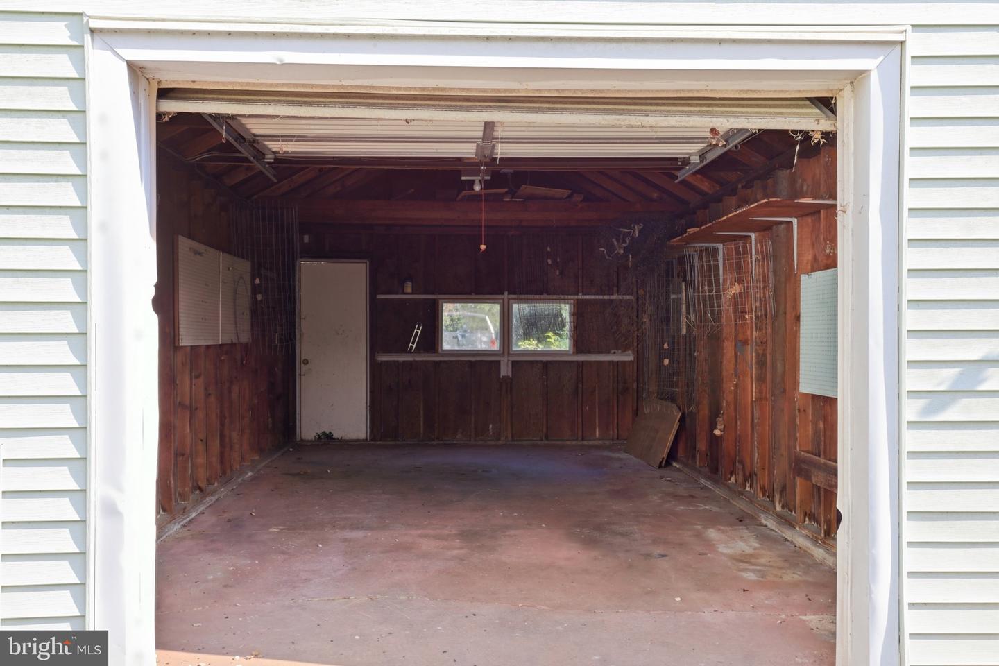818 E Division St Property Photo 32