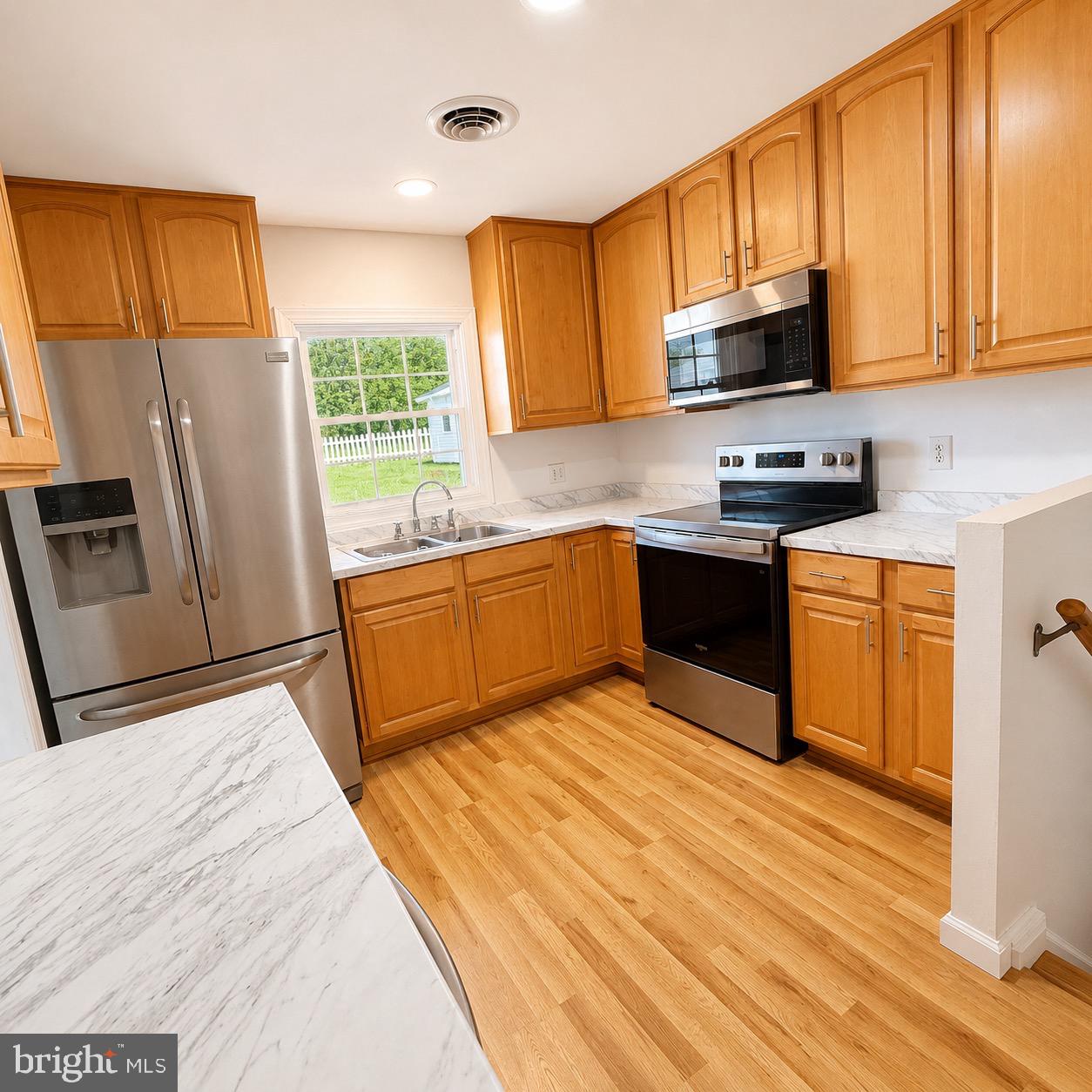 903 Janeka Ln Property Photo 5
