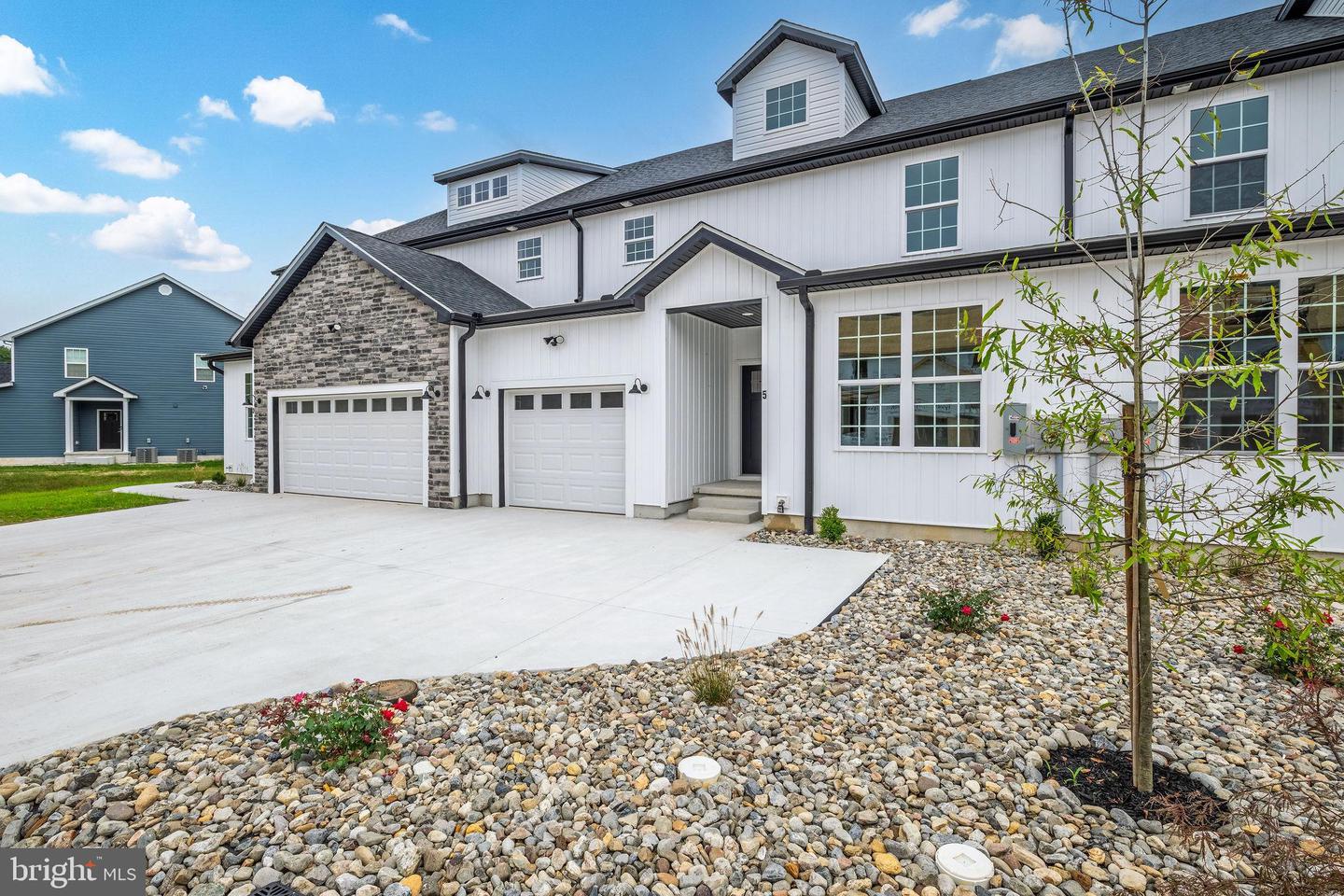 25 Valhalla Property Photo 1