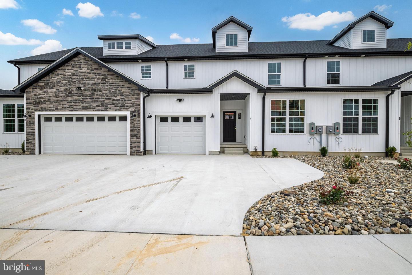 25 Valhalla Property Photo 3