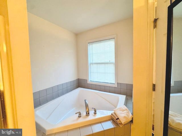 329 Gillibrook Ln Property Photo 33