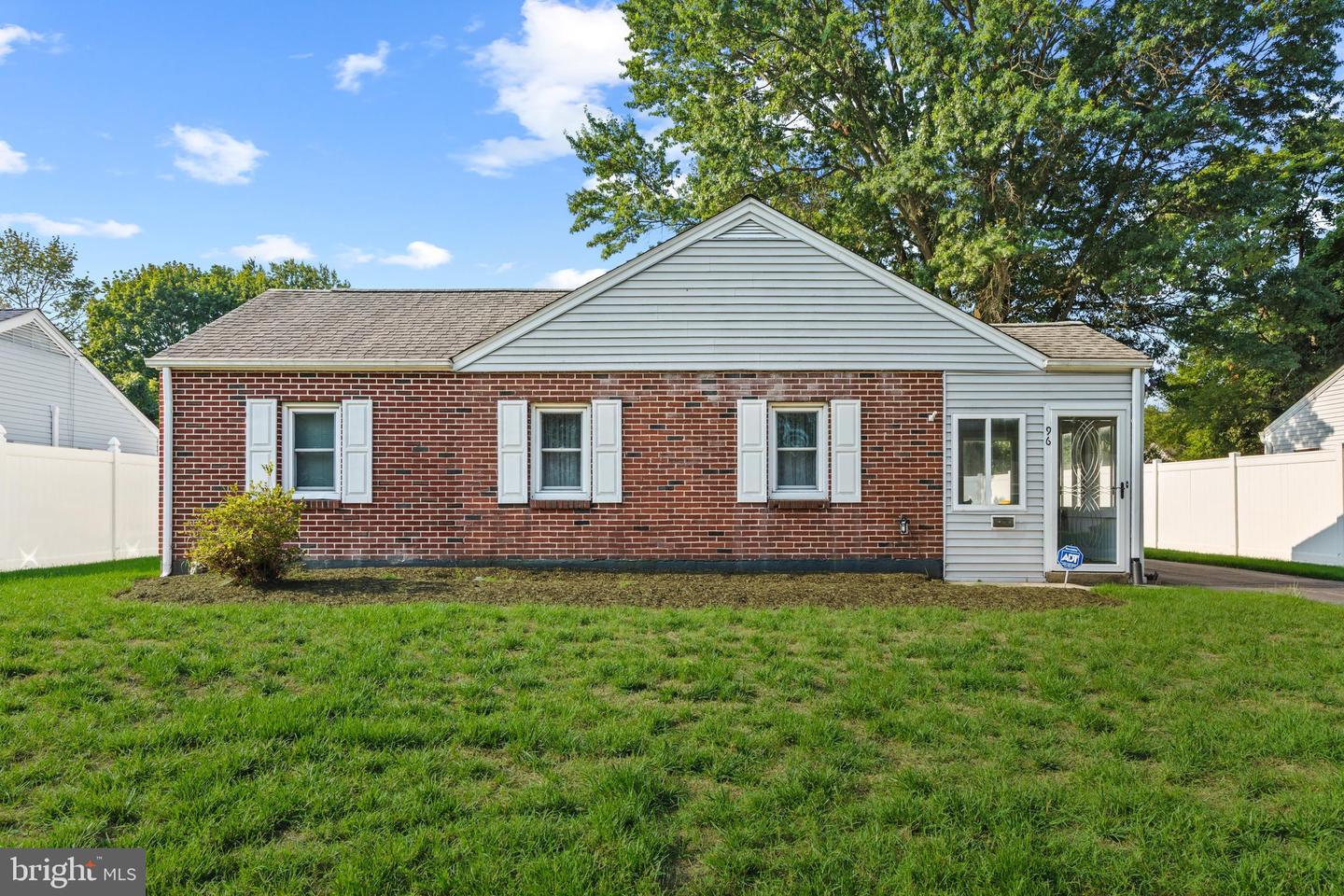 96 Orchard Ave Property Photo 2