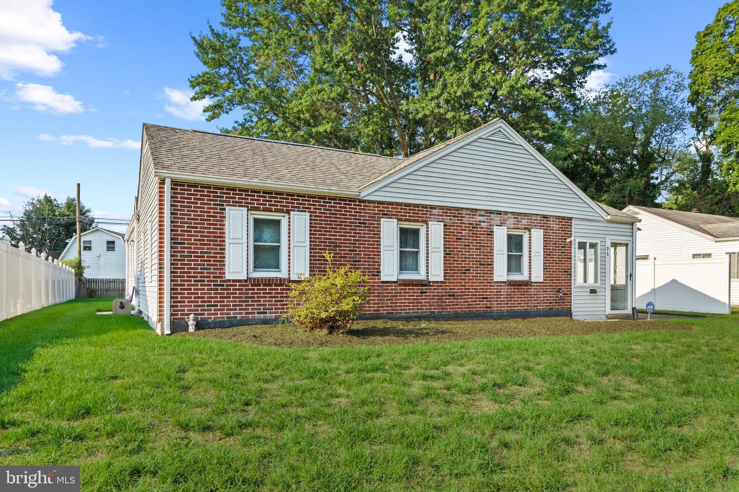 96 Orchard Ave Property Photo 3