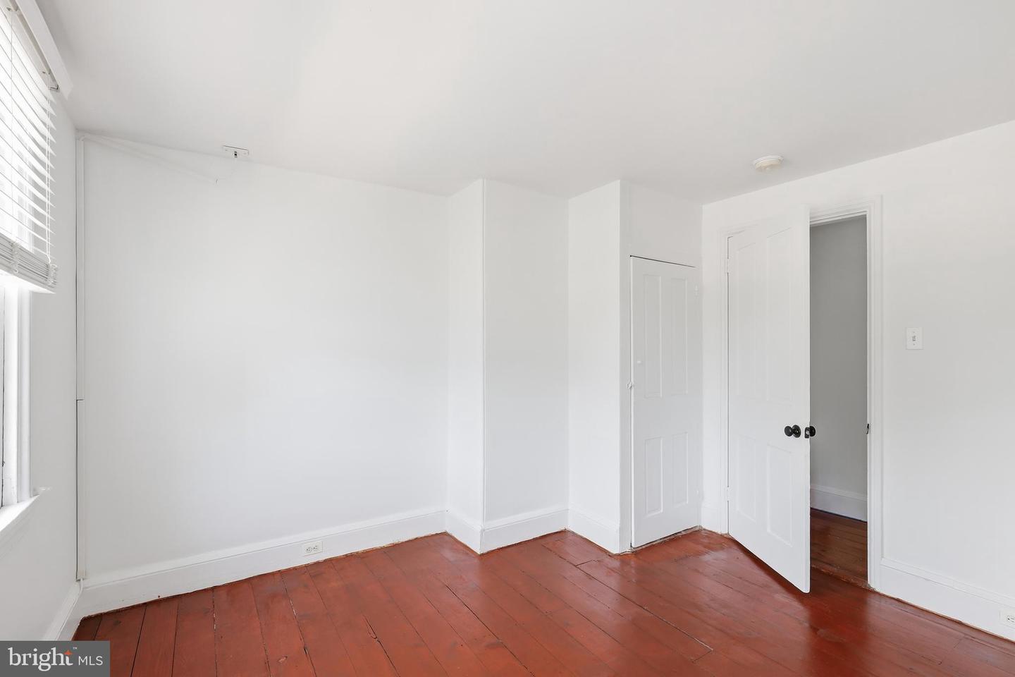 109 E Division St Property Photo 29