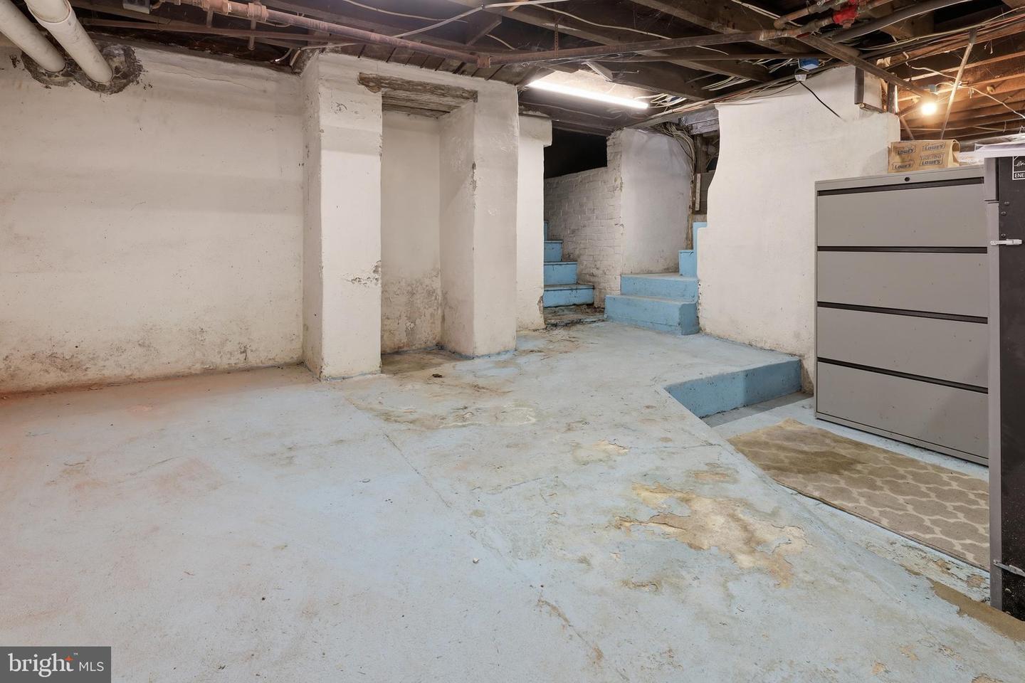 109 E Division St Property Photo 40