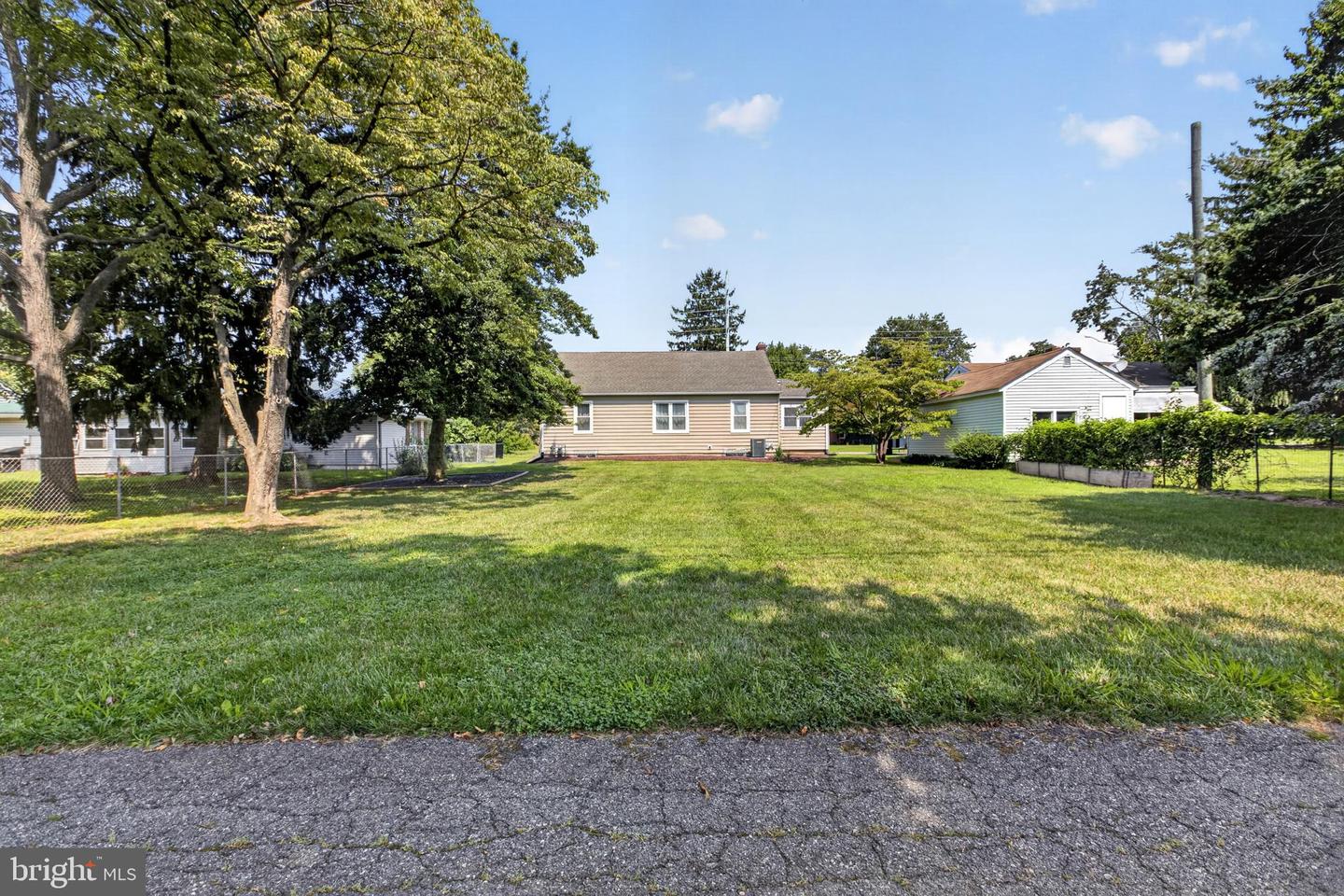 812 E Division St Property Photo 30