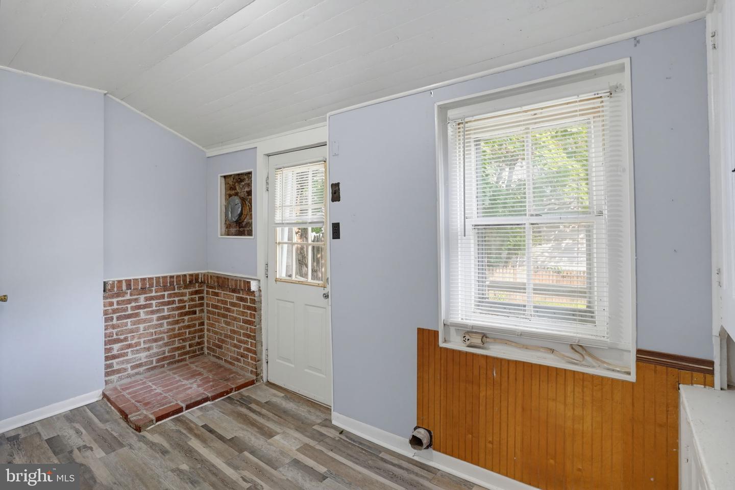 402 Main St Property Photo 30