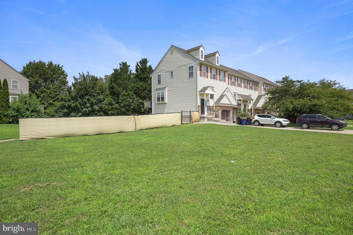 415 Charring Cross Dr Property Photo 2