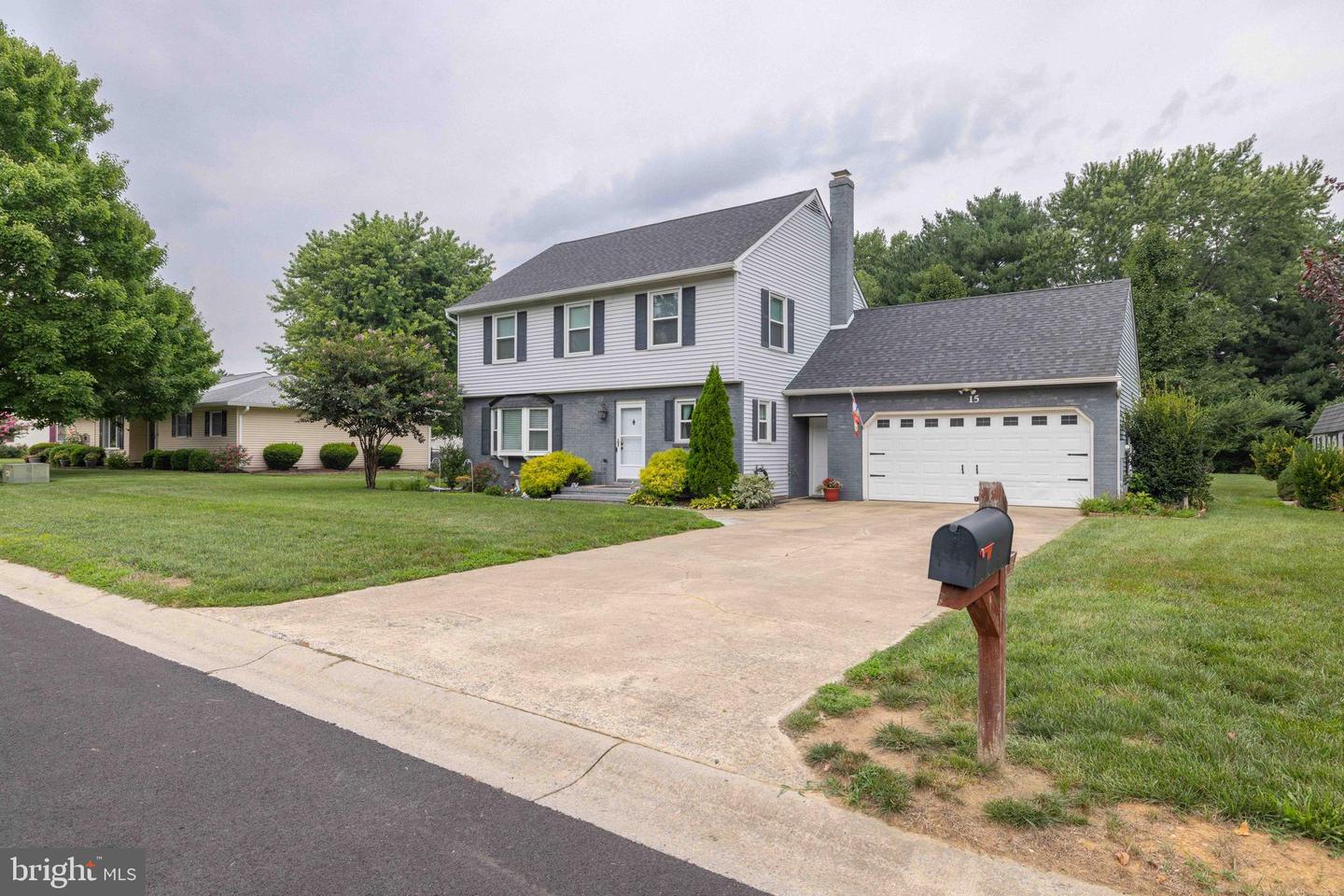 15 Drew Ct Property Photo 2