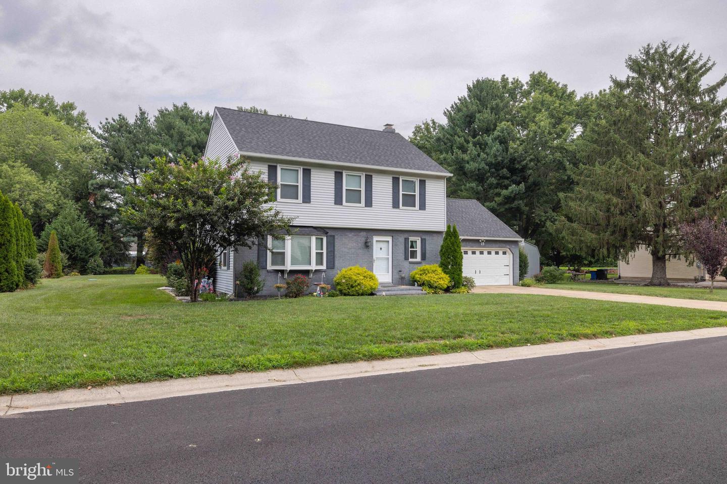 15 Drew Ct Property Photo 3