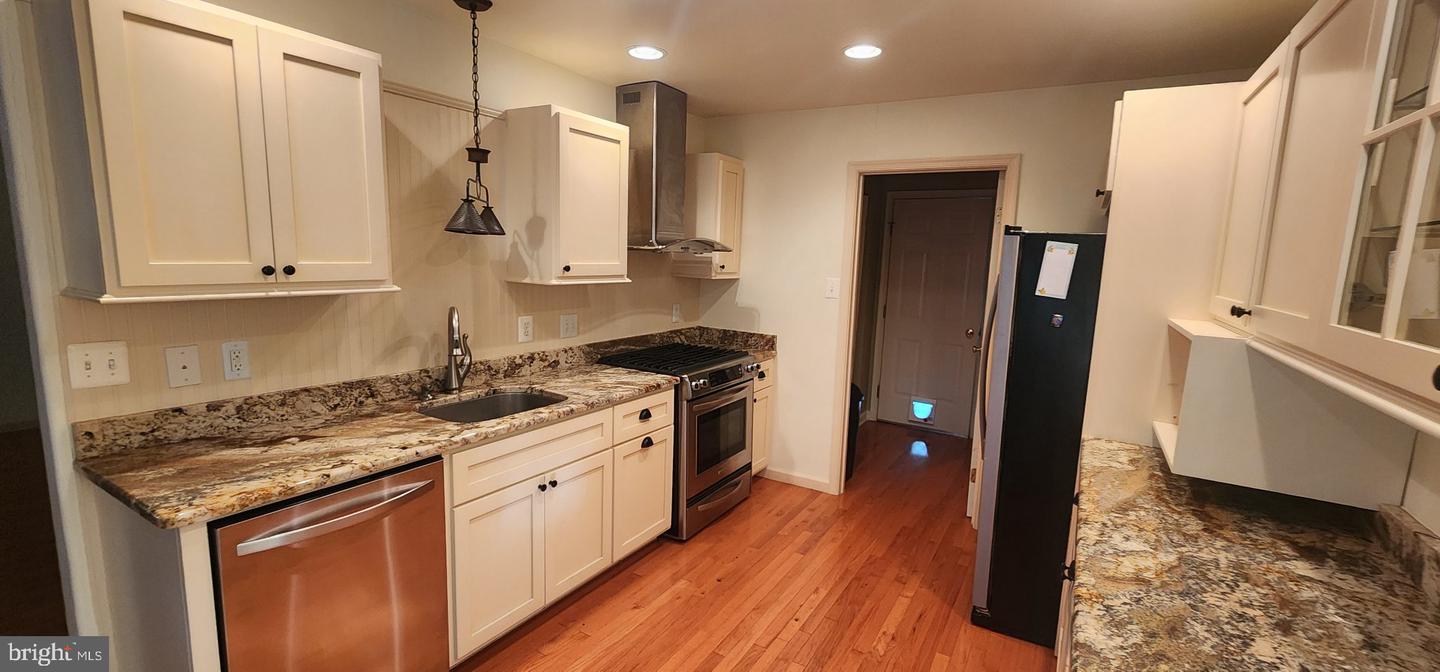 28 Houston St Property Photo 13
