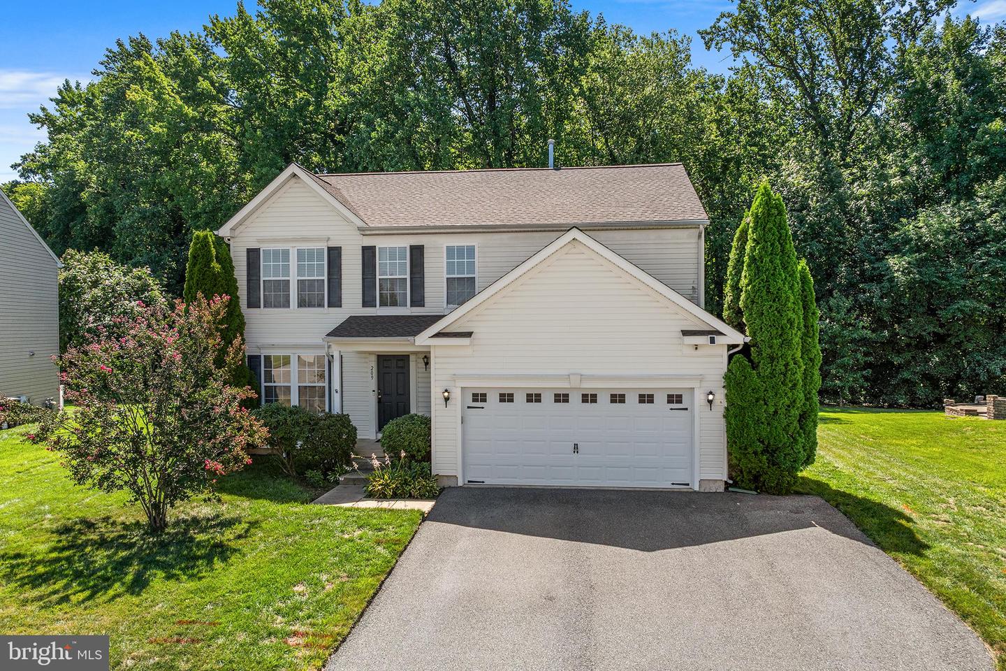 209 LONE TREE DR