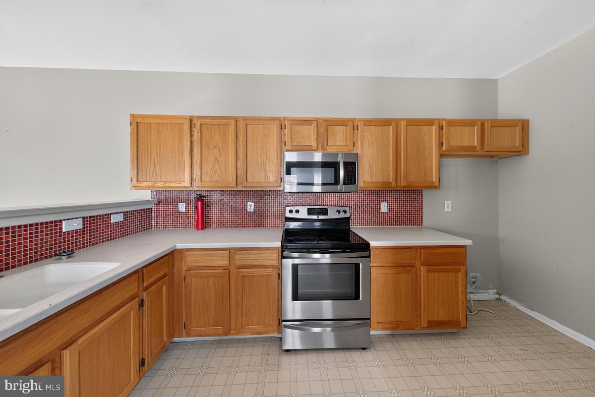 416 Worchester Dr Property Photo 16