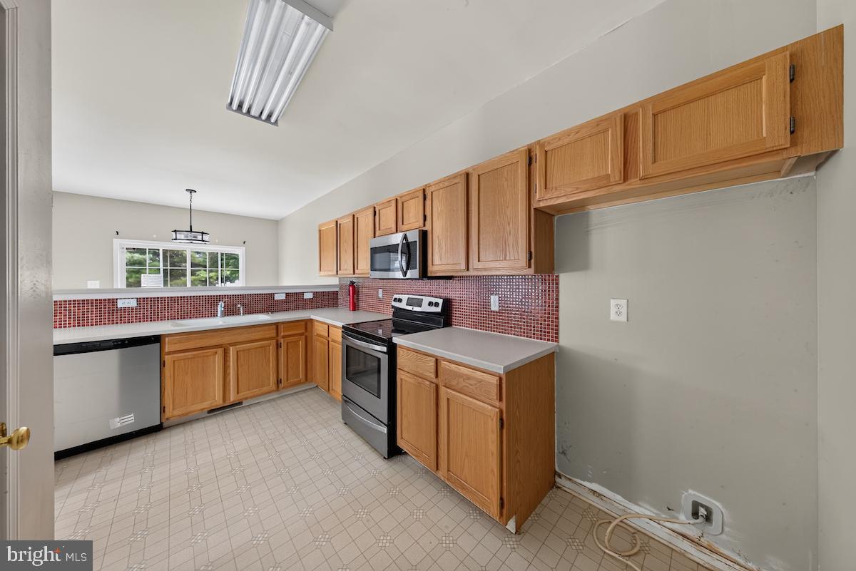 416 Worchester Dr Property Photo 20