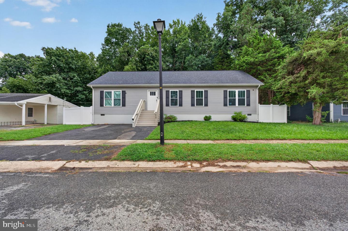 210 S Governors Blvd Property Photo 2