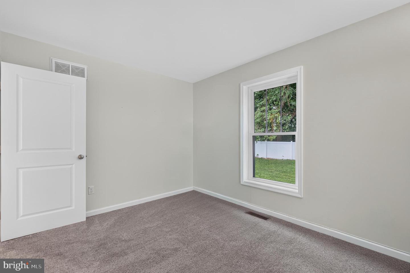 210 S Governors Blvd Property Photo 20