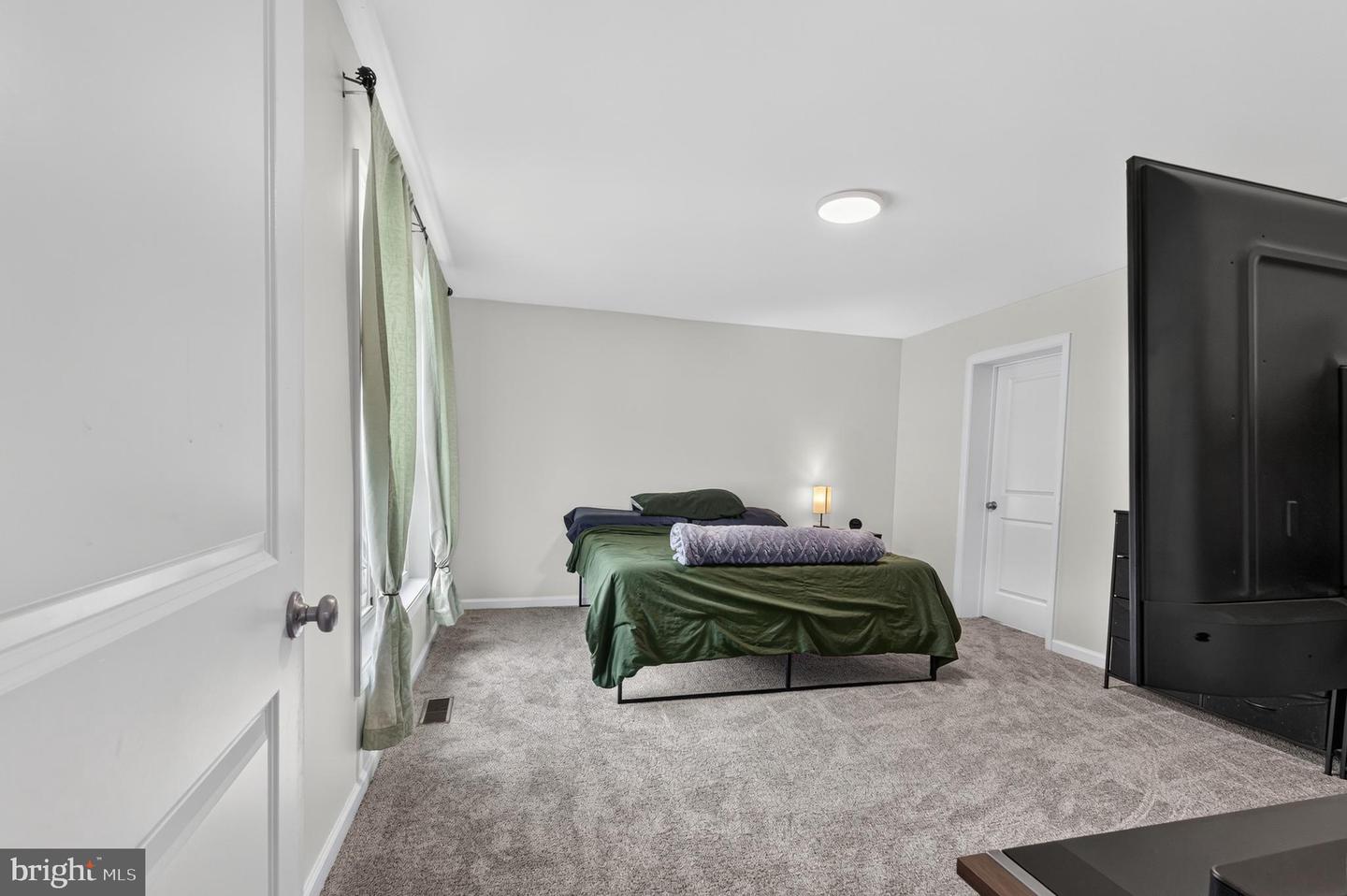 210 S Governors Blvd Property Photo 21