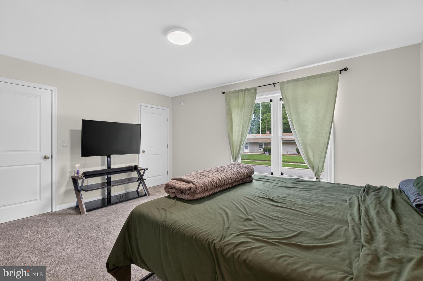 210 S Governors Blvd Property Photo 23