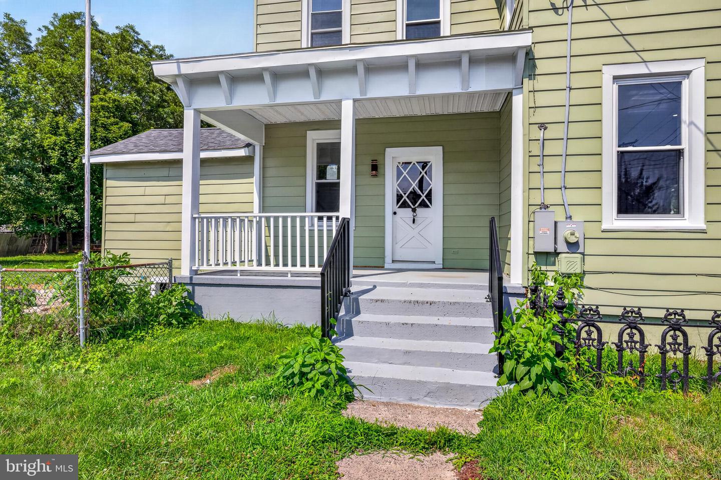 156 Front Property Photo 6