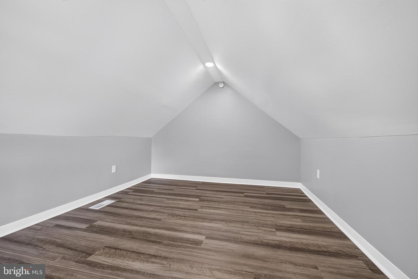 156 Front Property Photo 38